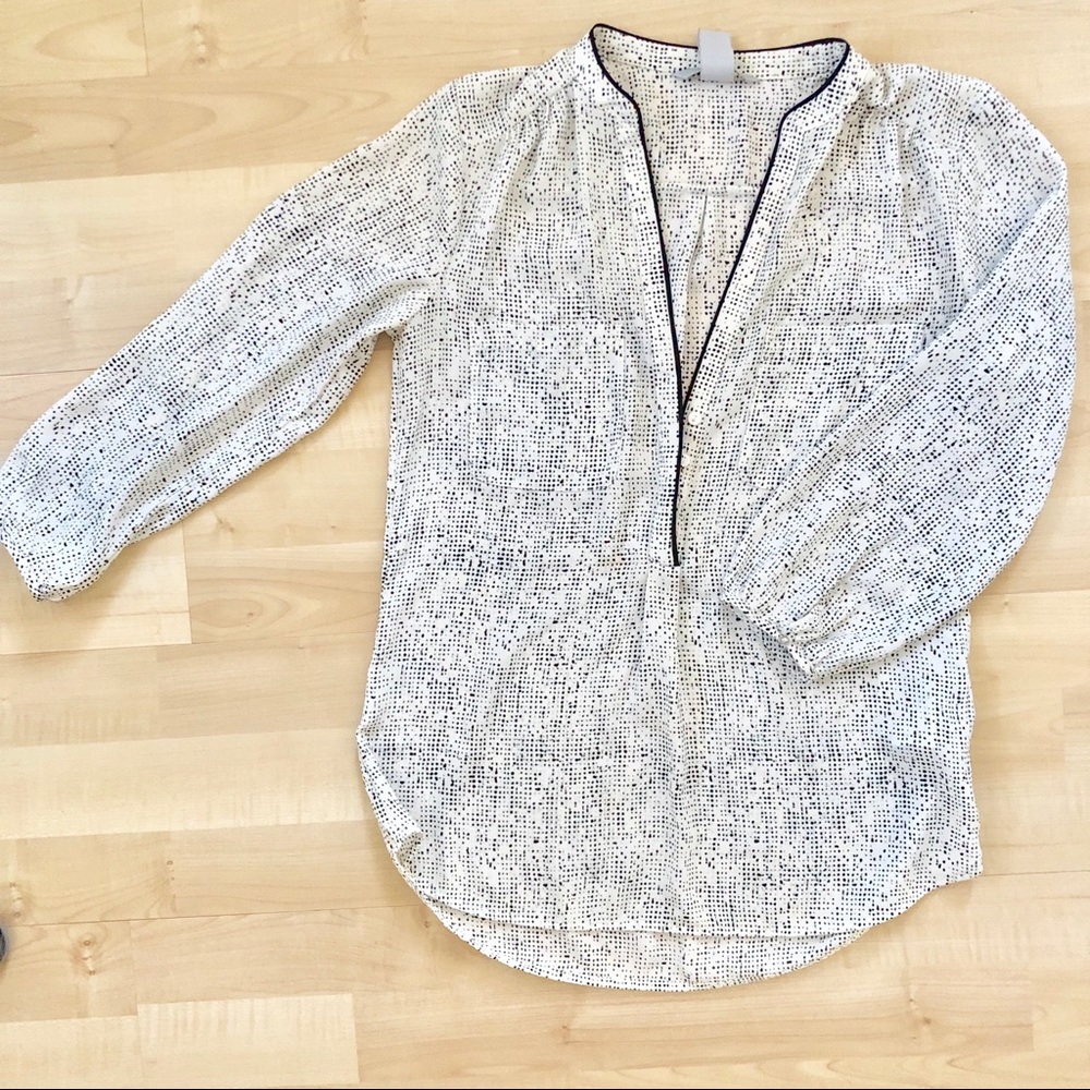 V-neck 3 quarter sleeve blouse